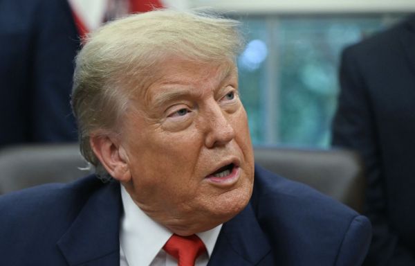 Trump met fin aux sanctions visant la Syrie