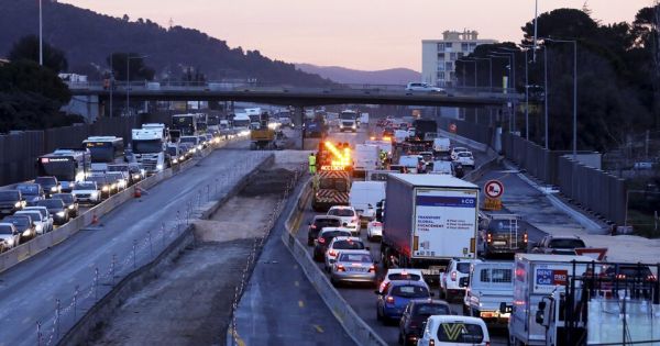 Pourquoi les vacanciers persistent-ils à prendre leur voiture pour partir l'été ?