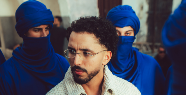 En prélude à son album «Chokran» Tawsen dévoile «Den Den»