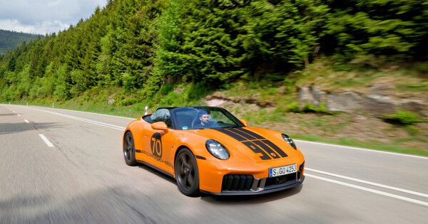 Porsche 911 GTS Cabriolet T-Hybrid 70 Spirit (2025) - Toujours vivante