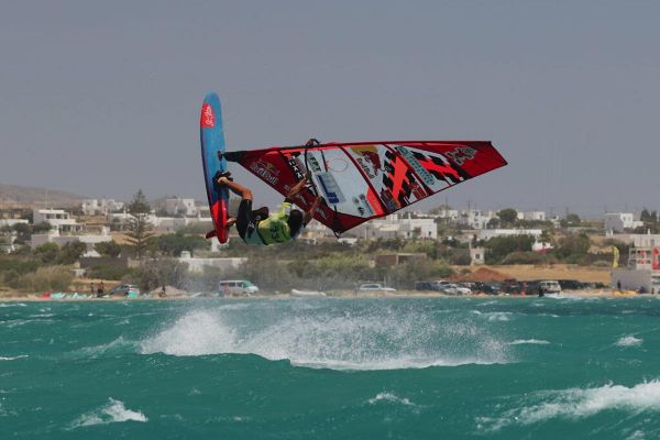 Paros en feu !