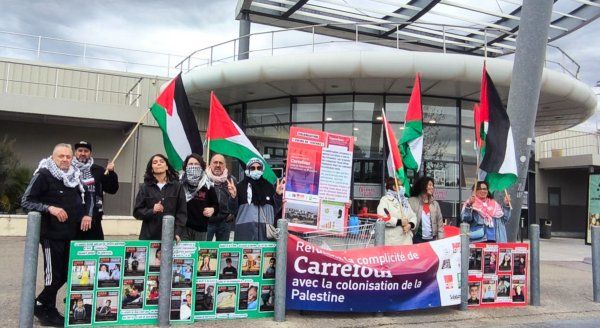 Journée internationale des prisonniers politiques palestiniens et Boycott Carrefour complice de l'occupation israélienne de la Palestine à Nîmes