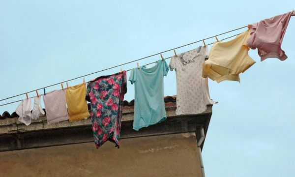 3 astuces de grand-mère pour remplacer une tâche par une plus grosse tache plus claire