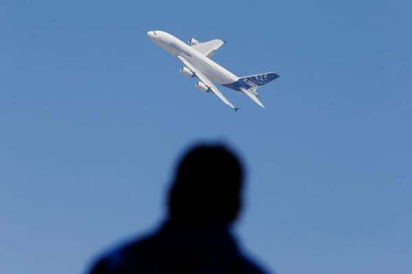 "Moi, je pourrais faire atterrir l'avion." Vraiment ? Des pilotes tranchent le débat qui enflamme TikTok