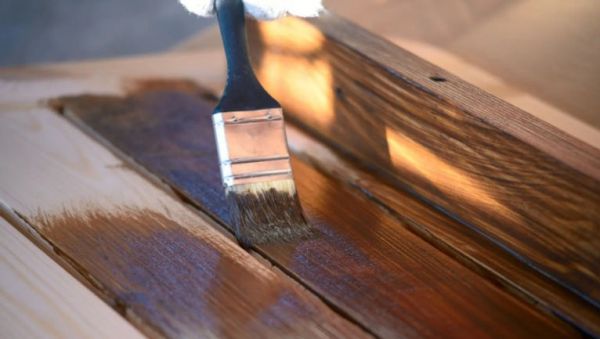 Comment transformer un vieux meuble en bois ?