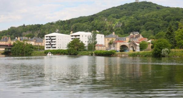 Le bateau percute le pont près de Metz : six personnes à l'eau