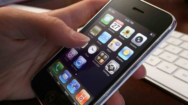 L’iPhone arrivait en France il y a 18 ans, à 400 € : que vaudrait-il aujourd’hui ?