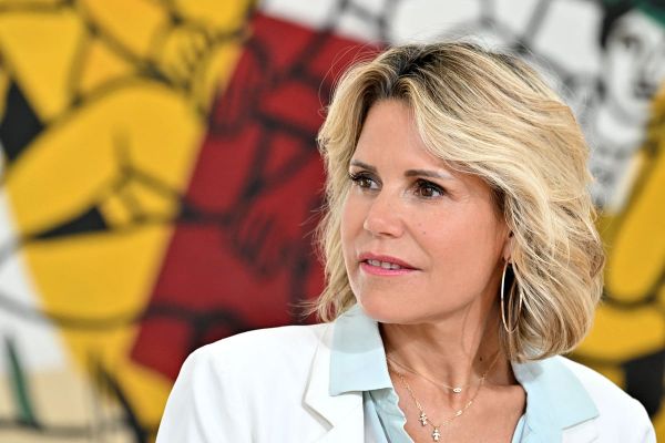 Laura Tenoudji : à quoi ressemble sa sublime maison à Suresnes où elle vit seule avec sa fille ?