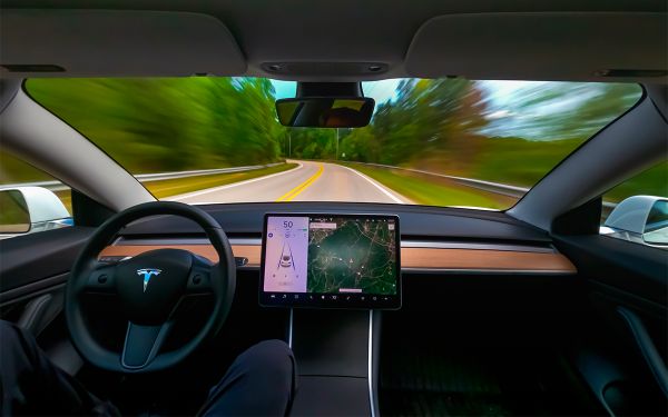 Tesla : ventes en chute libre, Musk dégaine son coupable de service