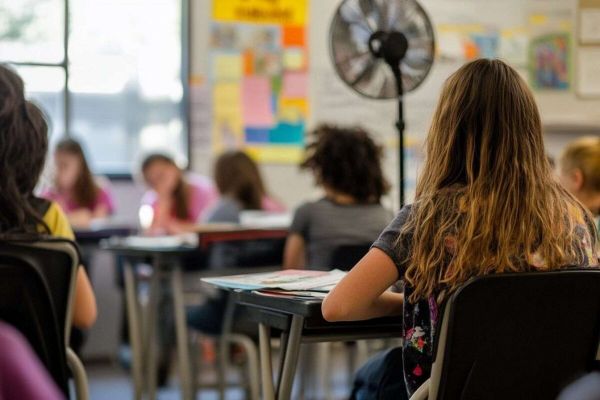 Vague de chaleur : écoles fermées en début de semaine, quelles solutions pour garder vos enfants à domicile ?