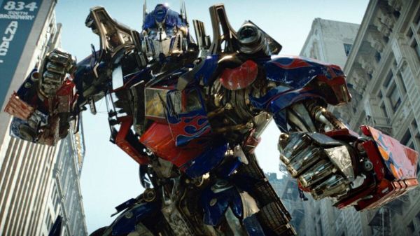 Huit ans après l'échec de son dernier opus, Michael Bay relance la saga Transformers