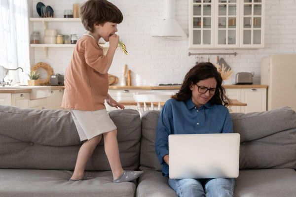 Voici les erreurs que font la plupart des parents et qui expliquent pourquoi leurs enfants refusent d'obéir à la maison