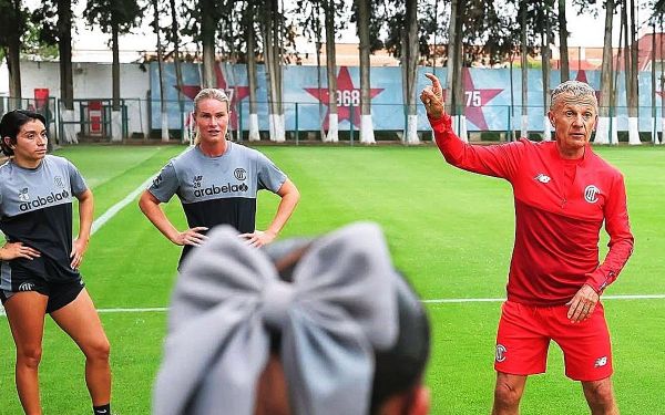 « Au Mexique, on m'appelle le professeur, certains en France vont rigoler ! », sourit Patrice Lair, le nouvel entraîneur de Toluca