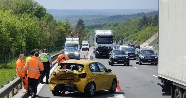 Métropole de Lyon. Sa Peugeot 208 freine brutalement sur l'autoroute, la conductrice miraculée attend des réponses