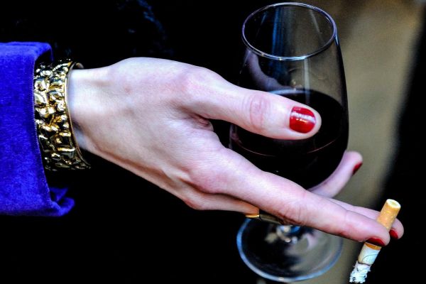 Lutte contre le tabac et l'alcool : un incompréhensible « deux poids, deux mesures »