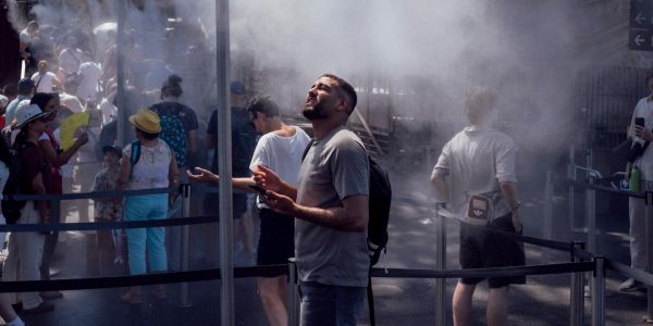 En direct, canicule : seize départements en vigilance rouge, déjà 28 degrés par endroits à Paris en fin de nuit