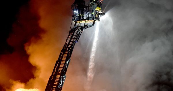 Loire. Incendie d'une ferme dans le Forez : un mort découvert dans les décombres