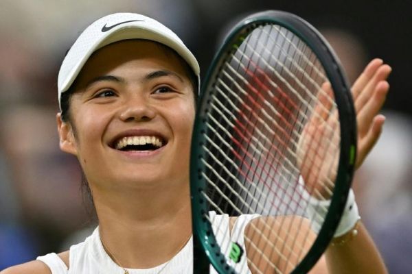 « J'ai vu un bouchon de champagne voler sur le court, à votre santé », Raducanu exprime sa joie après sa victoire à Wimbledon