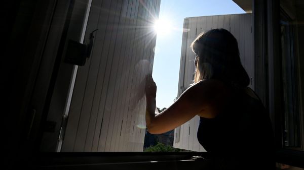 "J'avais 38 degrés dans ma cuisine !" : en Seine-Saint-Denis, des habitants épuisés par la canicule dans leur bouilloire énergétique