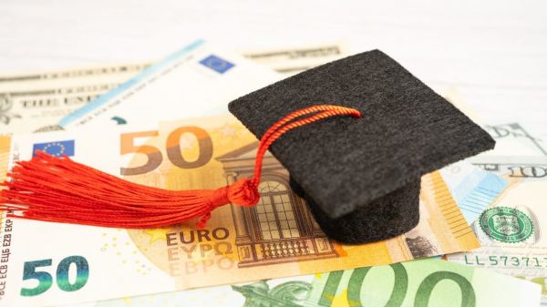 Bac 2025 : voici les banques qui proposent jusqu'à 240 euros aux nouveaux bacheliers