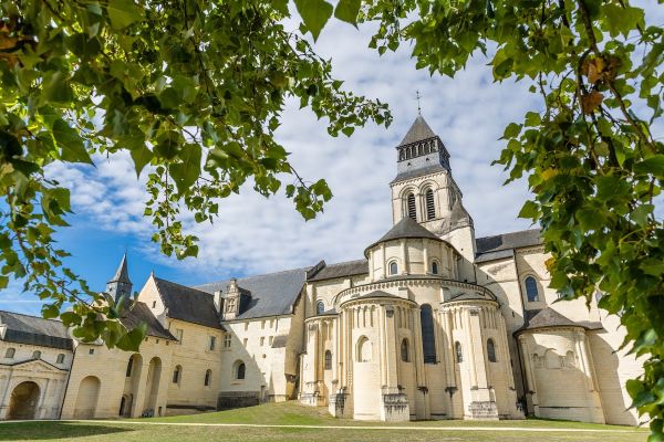 Village préféré des Français : à quoi ressemble Fontevraud-l'Abbaye dans le Maine-et-Loire ?