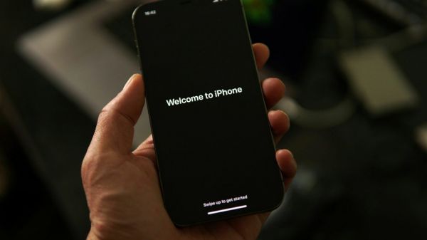 Votre iPhone aura une version incomplète d'iOS 26 si vous vivez en France : voici pourquoi