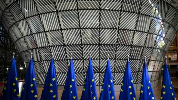 L'UE est prête à accepter les 10% de droits de douane de Trump mais voudrait des réductions sur l'automobile, l'alcool ou encore la pharmacie