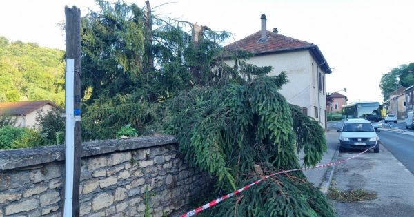 Témoignages. Maison foudroyée, toitures endommagées en Isère : "Comme une petite tornade"