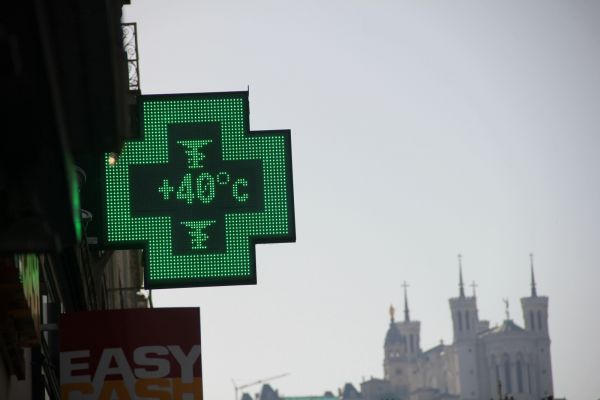 Canicule : alerte rouge dans 16 départements, jaune dans 40 autres