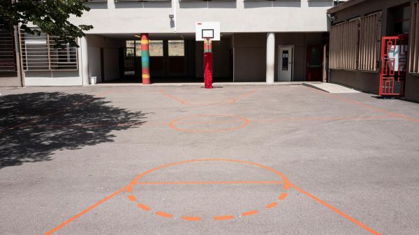 Face à la canicule, les écoles passent en mode système D avec pistolets à eau et piscines gonflables