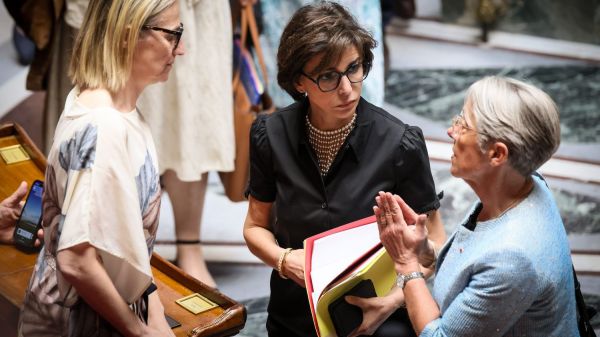 Report de la loi sur l'audiovisuel public : un camouflet pour Rachida Dati et manœuvre politique