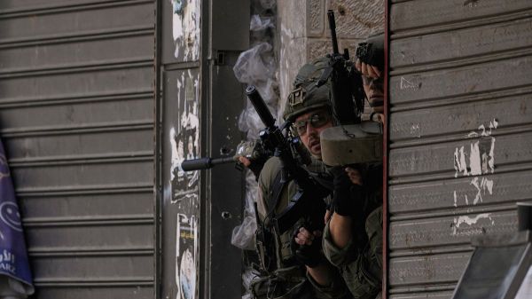Des colons israéliens incendient une base militaire en Cisjordanie