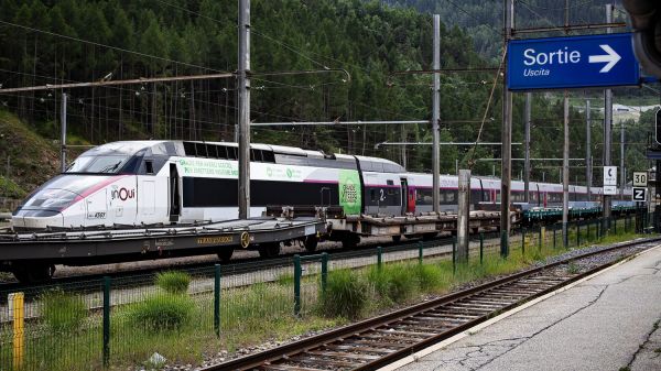 De violents orages dans les Alpes provoquent une crue en Savoie et font un mort en Italie, le trafic ferroviaire avec Milan interrompu