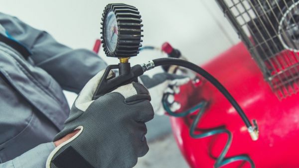 Ses collègues lui avaient injecté de l'air comprimé dans le rectum au point de lui perforer l'intestin : le bizutage vire au cauchemar