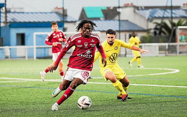 Stade Brestois : le jeune Ibrahim Kanté a signé son premier contrat professionnel