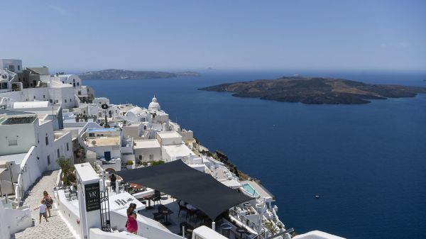 Santorin, Mykonos... pourquoi il faudra désormais payer 20 euros en débarquant sur certaines îles grecques