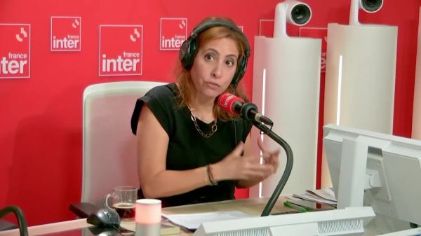 "On vous écoute là !" : malaise pour l'invitée de Léa Salamé, son micro n'était pas coupé