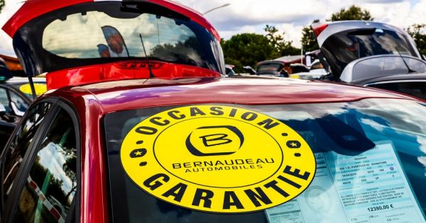 Les prix des voitures d'occasion continuent de baisser et passent sous un seuil psychologique