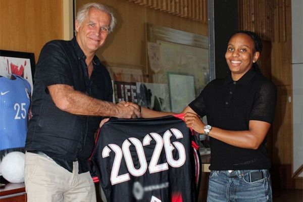 La footballeuse martiniquaise Emelyne Laurent signe au FC Fleury 91