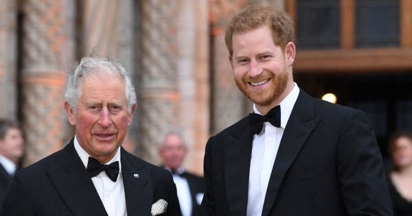 Le roi Charles III tient absolument à ce que Harry et Meghan assistent à ses funérailles avec leurs enfants