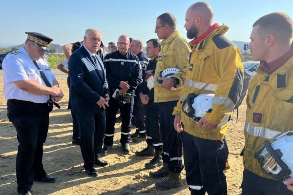 "Les feux sont maîtrisés" : tous les foyers d'incendie de l'Aude sont sous contrôle, 140 pompiers surveillent les points chauds