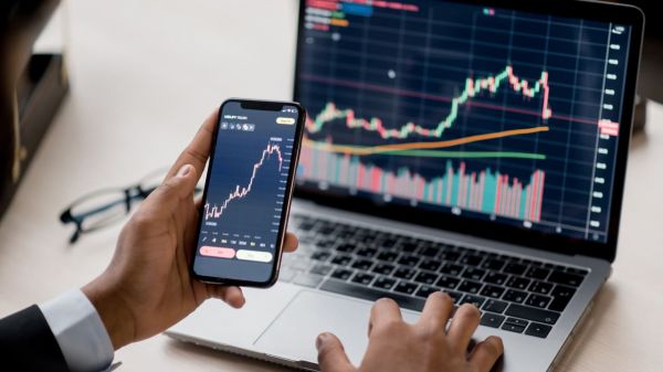 Le CAC 40 en légère baisse, dans l'attente des négociations commerciales
