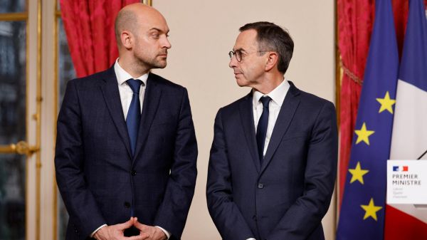 Christophe Gleizes et Boualem Sansal détenus en Algérie, Retailleau doute de la stratégie du quai d'Orsay