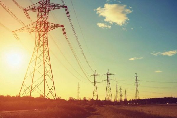 Canicule : entre fermeture de centrale et pic de demande, le réseau électrique sous pression