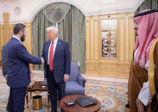 Trump lève les sanctions contre la Syrie pour un «nouveau départ»