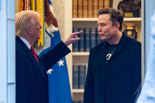 « Il devrait fermer boutique et notre pays économiserait une FORTUNE » : Trump tacle Musk et ses subventions