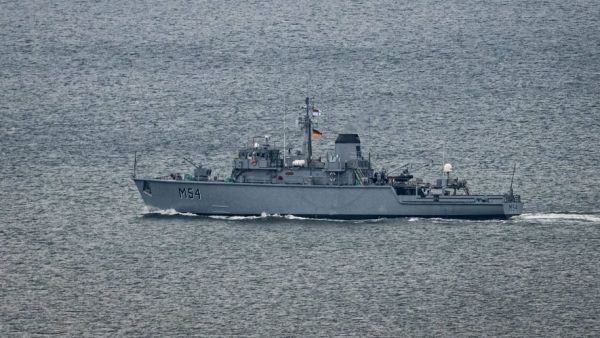 Guerre en Ukraine : après avoir déployé des troupes aux portes de la Russie, l'Allemagne envoie des navires de guerre dans l'Arctique pour contrer "l'activité croissante des sous-marins russes"