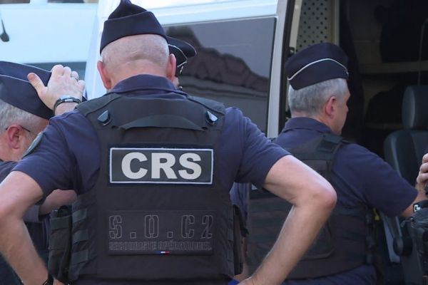 Après la violente rixe à Mâcon, trois nouvelles compagnies de CRS en renfort : "vu les circonstances, c'est normal"