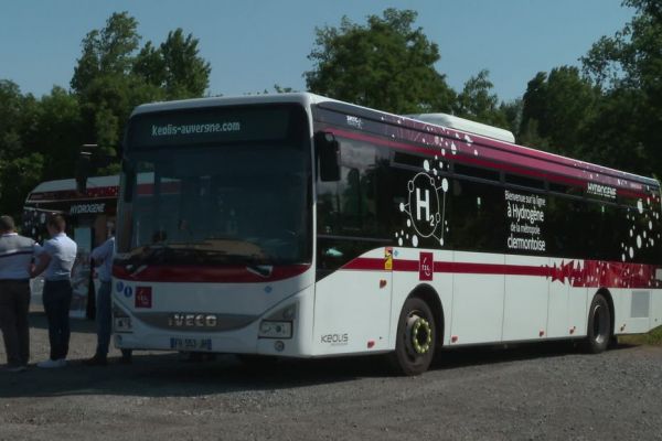 " On est presque à l'autonomie d'un diesel ": Clermont-Ferrand mise sur les bus à hydrogène