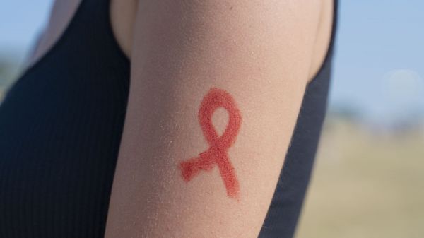 Hausse des IST : "Il est extrêmement important de se saisir de tous les outils de dépistage", affirme Sidaction